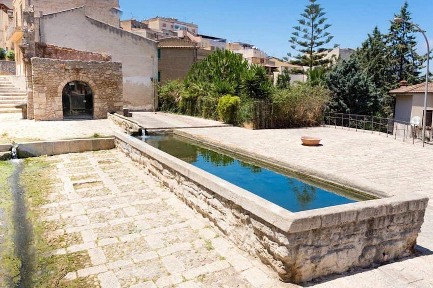 Il Girasole Del Centro Storico Villa Алкамо Екстериор снимка